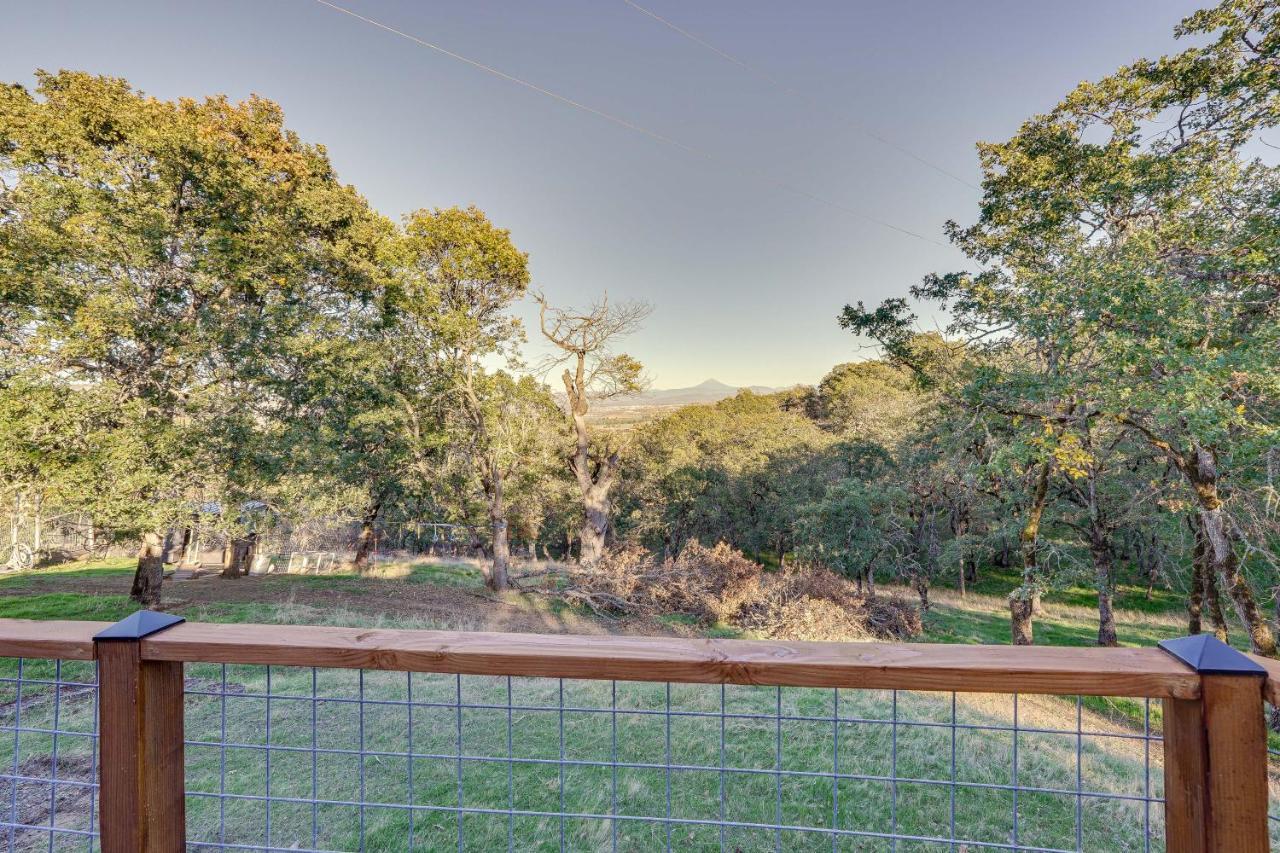 Cozy Central Point Bungalow On Working Winery! エクステリア 写真