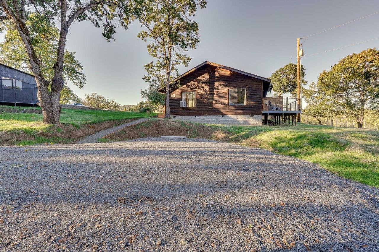 Cozy Central Point Bungalow On Working Winery! エクステリア 写真