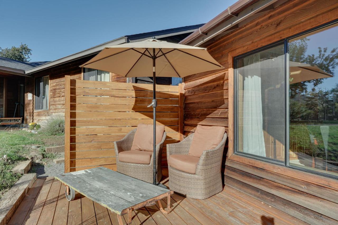 Cozy Central Point Bungalow On Working Winery! エクステリア 写真